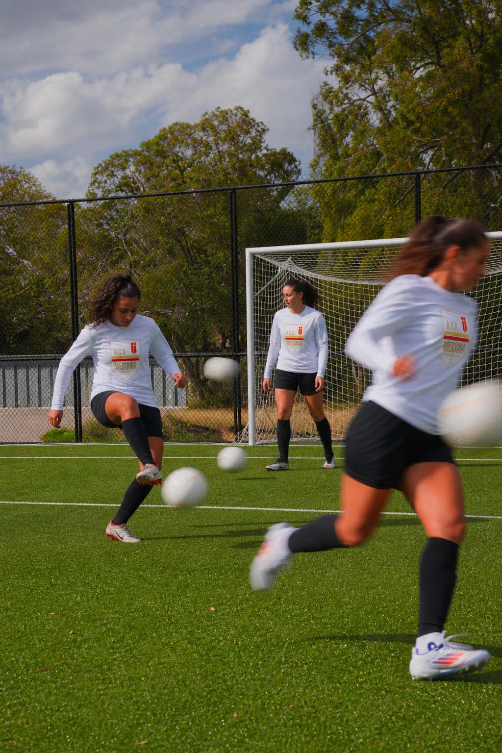 Girls training at an ACR Messina Women session