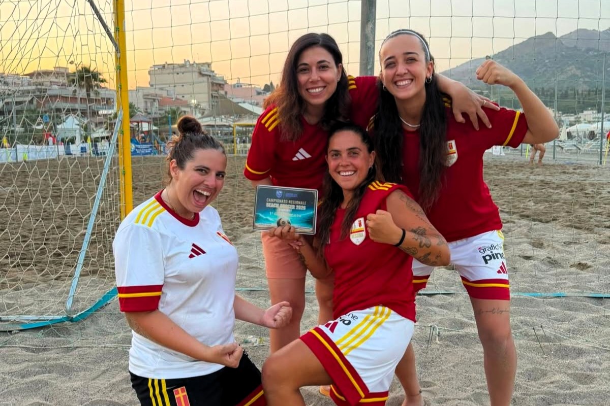 ACR Messina Women celebrate the Giardini Naxos win together